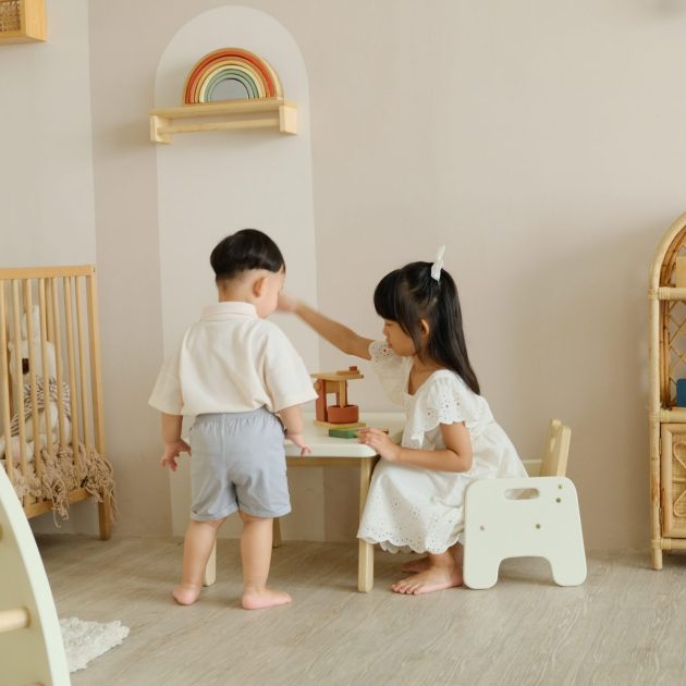 TINY Infant Table - Image 2