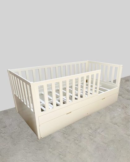 SIMI Grow-With-Me Crib Bed