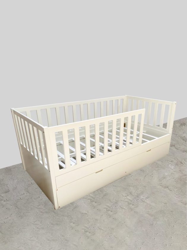 SIMI Grow-With-Me Crib Bed